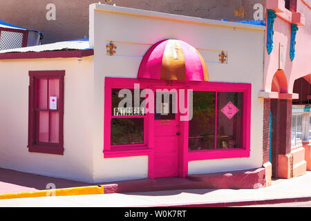 Außerhalb der Patisserie Shop auf der Main Street in der Innenstadt von Bisbee, AZ Stockfoto