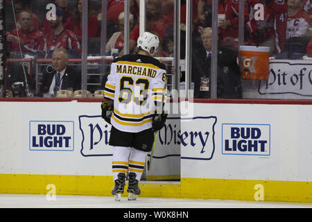 Boston Bruins linken Flügel Brad Marchand (63) Skates auf die penally, während des Spiels zwischen der Bruins und Washington Capitals in der Hauptstadt zu einer Arena in Washington, D.C. am 3. Oktober 2018. Foto von Alex Edelman/UPI Stockfoto