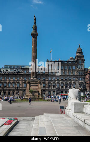 Glasgow, Schottland, Großbritannien. 27.Juni 2019: Das Scott Monument in strahlendem Sonnenschein auf dem George Square. Stockfoto