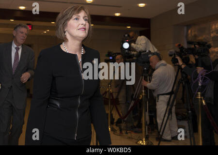 Rep. Kathy Castor, D-F. L., kommt zu einer demokratischen Caucus Treffen auf das Kapitol in Washington, DC am 28. November 2018. Haus Demokraten werden ihre Leadership Team für die kommenden 116. Kongress, der im Januar 2019 beginnen wird, zu wählen. Foto von Alex Edelman/UPI Stockfoto