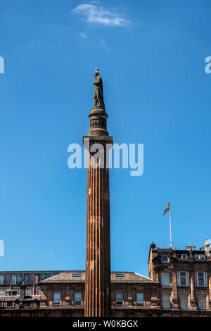 Glasgow, Schottland, Großbritannien. 27.Juni 2019: Das Scott Monument in strahlendem Sonnenschein auf dem George Square. Stockfoto