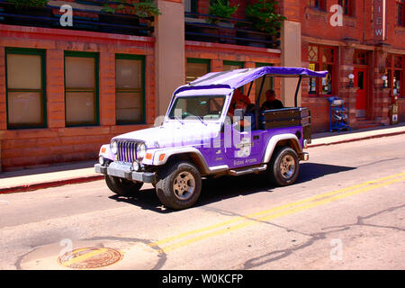 Geführte Tour mit dem Jeep um die alte Minenstadt Bisbee, AZ Stockfoto