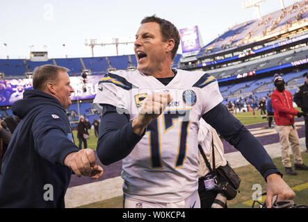 Los Angeles Ladegeräte Quarterback Philip Flüsse feiert, nachdem die Ladegeräte der Ravens 23-17 in der AFC Wild Card Playoff Spiel bei M&T Bank Stadium in Baltimore, Maryland, Januar 6, 2019 besiegt. Foto von Kevin Dietsch/UPI Stockfoto