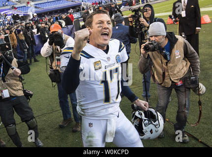 Los Angeles Ladegeräte Quarterback Philip Flüsse feiert, nachdem die Ladegeräte der Ravens 23-17 in der AFC Wild Card Playoff Spiel bei M&T Bank Stadium in Baltimore, Maryland, Januar 6, 2019 besiegt. Foto von Kevin Dietsch/UPI Stockfoto