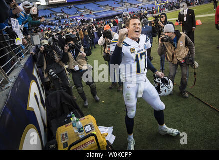 Los Angeles Ladegeräte Quarterback Philip Flüsse feiert, nachdem die Ladegeräte der Ravens 23-17 in der AFC Wild Card Playoff Spiel bei M&T Bank Stadium in Baltimore, Maryland, Januar 6, 2019 besiegt. Foto von Kevin Dietsch/UPI Stockfoto