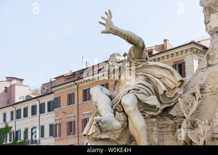 Detail der vier Flüsse Brunnen (Fontana dei Quattro Fiumi) in Piazza Navona, Rom, Italien. Stockfoto