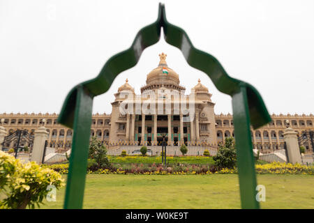 Vidhana Soudha ist der Sitz des Legislativ Karnataka Montage in Bangalore, Indien Stockfoto