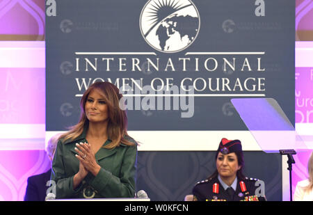 First Lady Melania Trump applaudiert während der 2019 Internationale Frauen Mut, Preisverleihung, an das State Department, März 7, 2019, in Washington, DC. Die Preise werden jährlich von Frauen auf der ganzen Welt, die außergewöhnlichen Mut, Kraft und Führung in ihren Gesellschaften unter Beweis gestellt haben. Foto von Mike Theiler/UPI Stockfoto