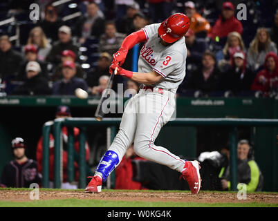 Philadelphia Phillies rechter Feldspieler Bryce Harper (3) Trifft ein solo Home Run im achten Inning gegen die Washington Nationals an den Angehörigen Park am 2. April 2019 in Washington, D.C. Foto von Kevin Dietsch/UPI Stockfoto
