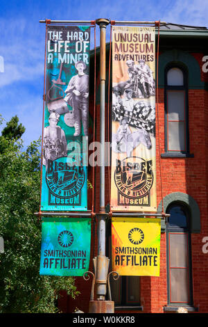 Werbung Banner vor dem Eingang zum Bergbau und das historische Museum in Bisbee, AZ Stockfoto