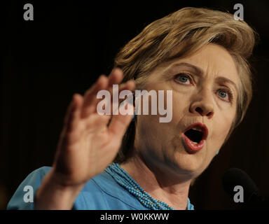 Us-Senator und demokratischen Präsidentschaftskandidaten Hillary Rodham Clinton (D-NY) spricht an der AFL-CIO-Bau Handwerk Präsidentschaftskandidat Forum in Washington, 28. März 2007. (UPI Foto/Yuri Gripas) Stockfoto