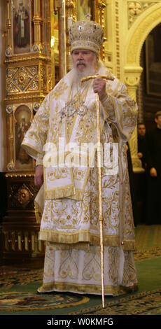 Russisch-orthodoxe Patriarch Alexiy II, gesehen eine Liturgie in der Christ-Erlöser-Kathedrale in Moskau am 2. Februar 2008, am 5. Dezember 2008 starb im Alter von 79 Jahren. Patriarch Alexi II. führte die Russische Orthodoxe Kirche seit 1990 über eine post-sowjetischen Erweckung des Glaubens. (UPI Foto/Yuri Gripas/Datei) Stockfoto