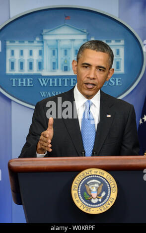 Us-Präsident Barack Obama macht einen Kommentar während einer Pressekonferenz in der Brady Press Room im Weißen Haus in Washington, DC am 30. April 2013. Obama warnte auch gegen den Ansturm zur Aktion in Syrien vor alle Fakten bekannt sind, und auch andere Fragen. UPI/Pat Benic Stockfoto