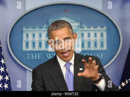 Präsident Barack Obama macht einen Kommentar in einem schnell genannte Pressekonferenz über Probleme mit der Veterans Administration (VA) in der Brady Press Room im Weißen Haus in Washington, DC am 21. Mai 2014. UPI/Pat Benic Stockfoto