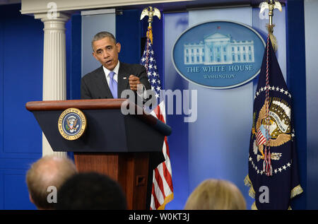 Präsident Barack Obama macht einen Kommentar in einem schnell genannte Pressekonferenz über Probleme mit der Veterans Administration (VA) in der Brady Press Room im Weißen Haus in Washington, DC am 21. Mai 2014. UPI/Pat Benic Stockfoto