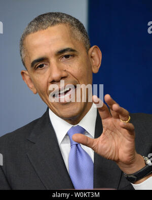 Präsident Barack Obama macht einen Kommentar in einem schnell genannte Pressekonferenz über Probleme mit der Veterans Administration (VA) in der Brady Press Room im Weißen Haus in Washington, DC am 21. Mai 2014. UPI/Pat Benic Stockfoto