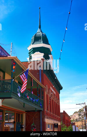 Die Pythian Castle geheime Gesellschaft lodge Gebäude Clock Tower im historischen Bisbee AZ. Sobald eine geheime Gesellschaft Lodge, jetzt neu in Wohnungen wiederhergestellt Stockfoto