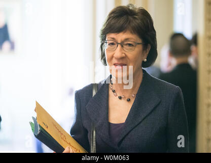 Sen. Susan Collins (R-ME) Spaziergänge zu den wöchentlichen republikanischen Caucus Mittagessen auf dem Capitol Hill in Washington, DC am 19. Dezember 2017. Der Senat plant auf der Steuerbescheid an diesem Abend zu stimmen. Foto von Erin Schaff/UPI. Stockfoto