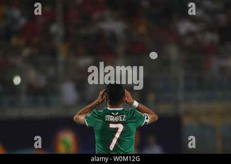 Kairo, Ägypten. 27 Juni, 2019. Die algerischen Riyad Mahrez reagiert während der 2019 Afrika Cup Gruppe C Fußballspiel zwischen Senegal und Algerien am 30. Juni Stadion. Credit: gehad Hamdy/dpa/Alamy leben Nachrichten Stockfoto