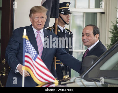 Präsident Donald Trump (L) begrüßt den ägyptischen Präsidenten Abdel Fattah el-Sisi im Westflügel des Weißen Hauses in Washington, DC am 9. April 2019. El-Sisi besucht das Weiße Haus für Gespräche. Foto von Pat Benic/UPI Stockfoto