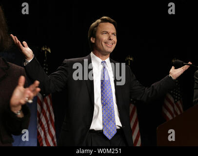 Der ehemalige Senator John Edwards (D-NC) kommt an der demokratischen nationalen Ausschuß winter Treffen in Washington am 2. Februar 2007. (UPI Foto/Yuri Gripas) Stockfoto