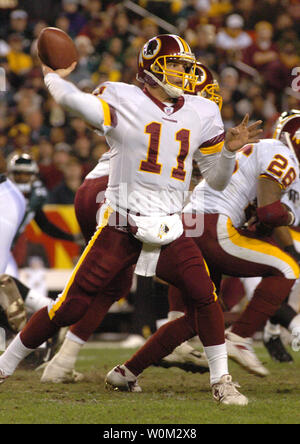 Washington Redskins Quarterback Patrick Ramsey Pässe in den 17-14 Verlust zu den Philadelphia Eagles am 12. Dezember 2004 Fed Ex Feld in Landover, Md (UPI Foto/Greg Whitesell) Stockfoto