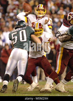 Washington Redskins Quarterback Patrick Ramsey Pässe in den 17-14 Verlust gegen die Philadelphia Eagles am 12. Dezember 2004 Fed Ex Feld in Landover, Md (UPI Foto/Greg Whitesell) Stockfoto