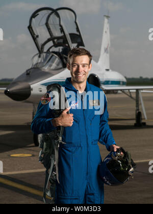 Robb Kulin hat von der NASA ausgewählt wurde 2017 Astronautenanwärter Klasse beitreten. Er wird für die im August 2017 berichten. Der Alaska Native ist ein Launch Chief Engineer bei SpaceX und erwarb einen Bachelor in Maschinenbau von der Universität von Denver, bevor sie einen Master in Materials Science und einen Doktortitel in Elektrotechnik an der Universität von Kalifornien, San Diego. NASA Foto von Robert Markowitz/UPI Stockfoto