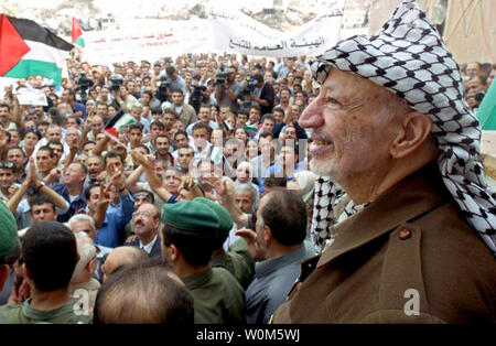 Der Palästinenserführer Jassir Arafat starb in einem Militärkrankenhaus außerhalb Paris Anfang am 11. November 2004. Er war 75 Jahre alt. Foto vom Oktober 2, 2002 in Ramallah. (UPI Foto/Palästinensische Behörde) Stockfoto