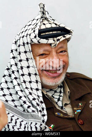 Der Palästinenserführer Jassir Arafat starb in einem Militärkrankenhaus außerhalb Paris Anfang am 11. November 2004. Er war 75 Jahre alt. (UPI Foto/Palästinensische Behörde) Stockfoto