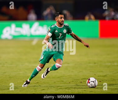 Kairo, Ägypten. 27 Juni, 2019. Riyad Karim Mahrez von Algerien während der 2019 Afrika Cup der Nationen Übereinstimmung zwischen Senegal und Algerien am 30. Juni Stadion in Kairo, Ägypten. Ulrik Pedersen/CSM/Alamy leben Nachrichten Stockfoto