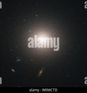 August 5, 2008 NASA-Bild, die das Hubble-weltraumteleskop zeigt Galaxie NGC 4458 In der Virgo Cluster von Galaxien erfasst. NGC 4458 ist einer der kürzlich identifizierte 5 Milliarden Jahre alten Kugelsternhaufen in der Virgo Cluster von Galaxien. (UPI Foto/NASA) Stockfoto