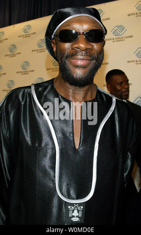 Musiker Isaac Hayes, in dieser Datei Foto gesehen wurden am 9. Juni 2004 an die Boys & Girls Club America jährliche President's Dinner in New York, war tot heute in seinem Haus in Memphis, Tennessee, 10. August 2008 gefunden. Er wurde 65. (UPI Foto/Laura Cavanaugh/Dateien) Stockfoto