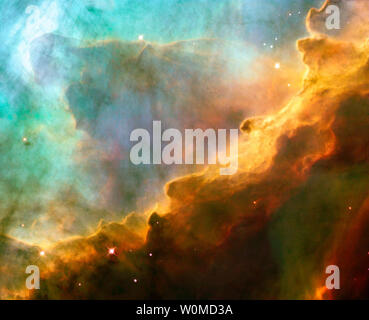 Dieses undatierte NASA-Fotos, die das Hubble-Weltraumteleskop aufgenommen, erfasst eine kleine Region in M17, auch als Omega oder Swan Nebula, die einen Nährboden für die Entstehung von Sternen und ist ungefähr 5.500 Licht entfernt bekannt - Jahre von der Erde entfernt. Das Bild wurde veröffentlicht 13. Jahrestag der Hubbles starten zu gedenken. (UPI Foto/NASA) Stockfoto