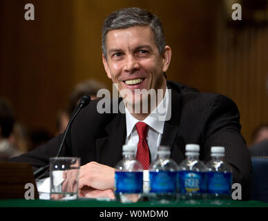 Bildungsministerin nominierte Arne Duncan bezeugt bei seiner Anhörung vor dem Senat Gesundheit und Bildung Ausschuss auf dem Capitol Hill in Washington am Dienstag, Januar 13, 2009. (UPI Foto/David Brody) Stockfoto