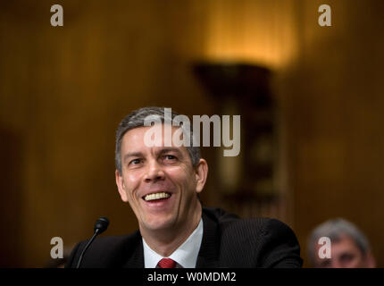 Bildungsministerin nominierte Arne Duncan bezeugt bei seiner Anhörung vor dem Senat Gesundheit und Bildung Ausschuss auf dem Capitol Hill in Washington am Dienstag, Januar 13, 2009. (UPI Foto/David Brody) Stockfoto