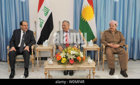 In diesem Foto durch den Irak Prime Minister's freigegeben, von links nach rechts: Premierminister Nouri al-Maliki, irakischen Präsidenten Jalal Talabani, kurdische Regional President Massoud Barzani, auf einer Pressekonferenz in der Dokan Resort westlich von Sulaimaniyah, 260 Kilometer (160 Meilen) nordöstlich von Bagdad, Irak, Sonntag, Aug 2, 2009 sprechen. Premierminister Nouri al-Maliki zu Besuch in der Selbst-regierten kurdischen Region im Norden des Irak zu Gesprächen mit kurdischen Führer über eine Reihe von Themen. UPI/Irak PM Office Stockfoto