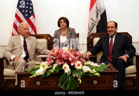 Us-Vizepräsident Joe Biden (L) trifft sich mit Iraks Ministerpräsident Nuri al-Maliki in Bagdad am 4. Juli 2010. UPI Stockfoto