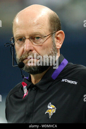 Minnesota Vikings head Football Coach Brad Childress, in diesem Oktober 11, 2009, Foto, ist gefeuert worden von den Wikingern nach der Mannschaft fiel nach einem 31-3 Verlust zu den Green Bay Packers, November 22, 2010, 3-7. Defensive coordinator Wikinger Leslie Frazier wird als interimistischer Leiter Trainer für den Rest der Saison dienen. UPI/Rechnung Greenblatt/Dateien Stockfoto