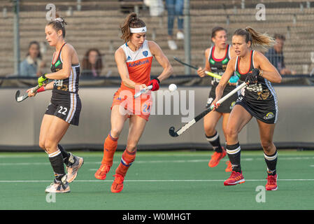 Amstelveen, Niederlande. 27 Juni, 2019. Amsterdam, 27.06.2019, Hockey Pro League 2019 Frauen. Veranstaltungsort: Wagener Stadion. Eva De Goede und Anne Schröder während des Spiels Niederlande Deutschland vs. Credit: Pro Schüsse/Alamy leben Nachrichten Stockfoto