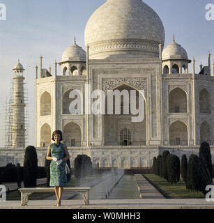 Dieses Foto, Teil des John-F.-Kennedy Presidential Library, am 15. März, 1962 zeigt erste Dame Jacqueline Kennedy auf eine Reise nach Indien. Dieses Bild ist eines der mehr als 1.500 Bilder, die der National Archives in Ihrer "Zugang zu Projekt ein Vermächtnis", eine online digitales Archiv von hohem Interesse Material von Präsident John F. Kennedy die offiziellen und persönlichen Aufzeichnungen freigegeben hat. Die Sammlung besteht aus Fotografien, Tonaufnahmen, Rede, Entwürfe, Filme und andere Materialien. UPI/Cecil Stoughton/White House/John F. Kennedy Library Stockfoto