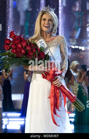 Miss Nebraska Teresa Scanlan ist Miss America 2011 während der Miss America Pageant am Theater gekrönt für die Performing Arts im Planet Hollywood Resort & Casino in Las Vegas, Nevada, 15. Januar 2011. UPI/Miss America Pageant Stockfoto