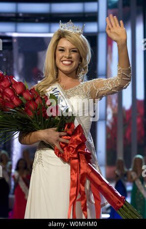 Miss Nebraska Teresa Scanlan ist Miss America 2011 während der Miss America Pageant am Theater gekrönt für die Performing Arts im Planet Hollywood Resort & Casino in Las Vegas, Nevada, 15. Januar 2011. UPI/Miss America Pageant Stockfoto