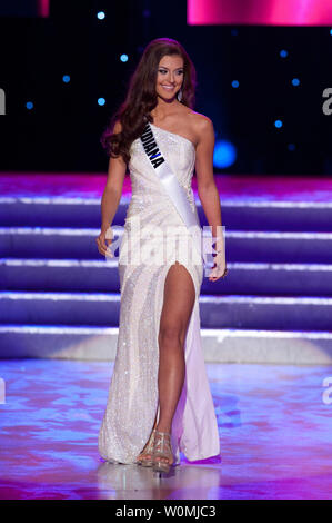 Fräulein Indiana USA 2011, Jillian Wunderlich von Kokomo, konkurriert in ihrer Wahl Abendkleid während der 2011 Miss USA Präsentation zeigen am Mittwoch, 15. Juni vom Planet Hollywood Resort & Casino Theater für darstellende Künste in Las Vegas, Nevada. UPI/Darren Decker/Miss Universe Organisation Stockfoto