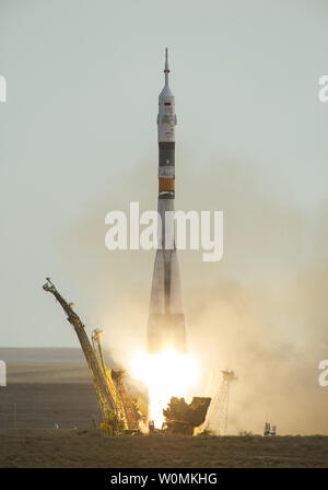 Die Sojus TMA-05 M Raketenstarts vom Kosmodrom Baikonur in Kasachstan am 15. Juli 2012 die Expedition 32 Sojus Kommandant Juri Malentschenko, NASA-Flugingenieur Sunita Williams und JAXA (Japan Aerospace Exploration Agency) Flight Engineer Akihiko Hoshide zur Internationalen Raumstation. UPI//Carla Cioffi/NASA Stockfoto