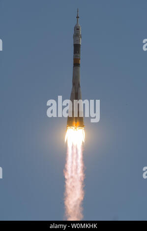 Die Sojus TMA-05 M Raketenstarts vom Kosmodrom Baikonur in Kasachstan am 15. Juli 2012 die Expedition 32 Sojus Kommandant Juri Malentschenko, NASA-Flugingenieur Sunita Williams und JAXA (Japan Aerospace Exploration Agency) Flight Engineer Akihiko Hoshide zur Internationalen Raumstation. UPI//Carla Cioffi/NASA Stockfoto