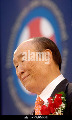 Vereinigungskirche Gründer Reverend Sun Myung Moon, in diesem Juni 25, 2005, Foto, eine Rede in Washington, D.C., hat heute im Alter von 92 Jahren starb, September 2, 2012. Die religiösen Führer starb am Sonntag in einem Krankenhaus in der Nähe von seinem Haus in Gapyeong, nord-östlich von Seoul, Südkorea. UPI/Roger Wollenberg/Foto Stockfoto