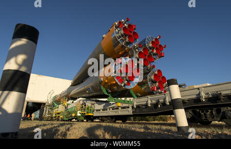 Die Sojus TMA-09 M Sonde wird durch Zug zum Kosmodrom Baikonur in Kasachstan rollte am Sonntag, den 26. Mai 2013. Der Start der Sojus zur Internationalen Raumstation (ISS) mit Expedition 36/37 Sojus Commander Fyodor Yurchikhin der russischen Föderalen Raumfahrtagentur (Roskosmos), Flug Ingenieure; Luca Parmitano der Europäischen Weltraumorganisation und Karen Nyberg der NASA, ist für Mittwoch, den 29. Mai geplant, kasachischen Zeit. Yurchikhin, Nyberg, und Parmitano, wird an Bord der Station bleiben bis Mitte November. UPI/Bill Ingalls/NASA Stockfoto