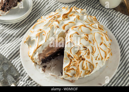 Hausgemachte Toast Baked Alaska mit Schokolade Berry Vanilleeis Stockfoto