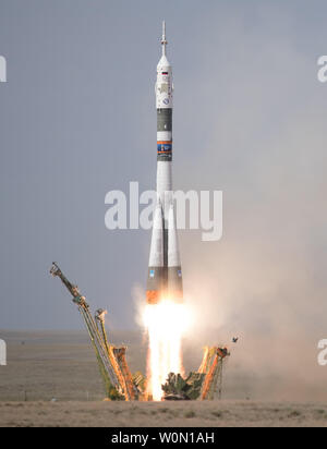 Die Sojus MS-09 Rakete ist mit Expedition 56 Sojus Commander Sergey Prokopyev von Roskosmos, Flugingenieur Serena Aunon-Chancellor der NASA, und Flugingenieur Alexander Gerst der ESA (European Space Agency), am 6. Juni 2018 gestartet, auf dem Kosmodrom Baikonur in Kasachstan. Prokopyev, Aunon-Chancellor und Gerst werden die nächsten sechs Monate Leben und Arbeiten an Bord der Internationalen Raumstation. NASA Foto von Joel Kowsky/UPI Stockfoto